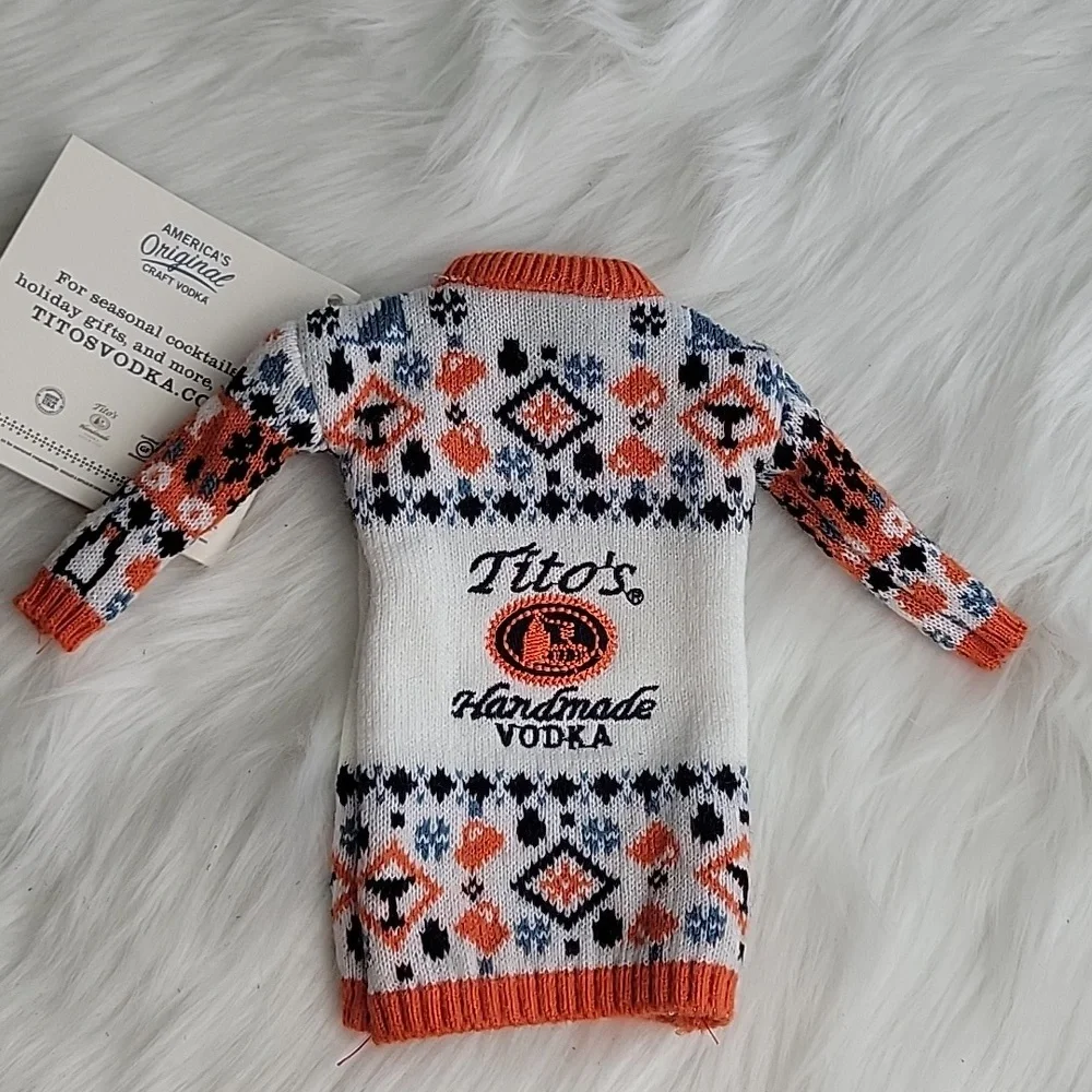 TITO'S HANDMADE VODKA NeW White Orange Knit Novelty‎ Gift Display Bottle Sweater